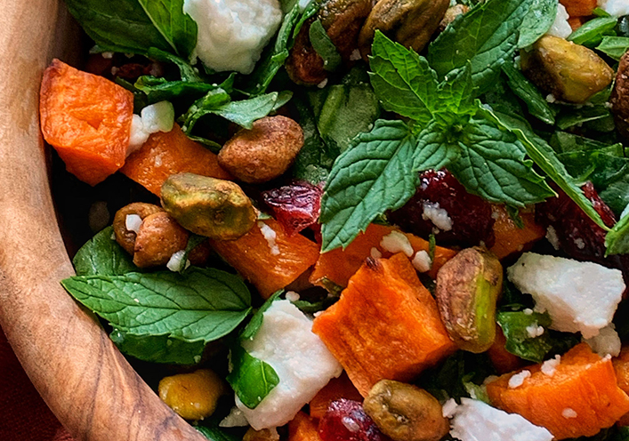 SALADE DE PATATE DOUCE, MYRTILLES ET FETA AUX PISTACHES