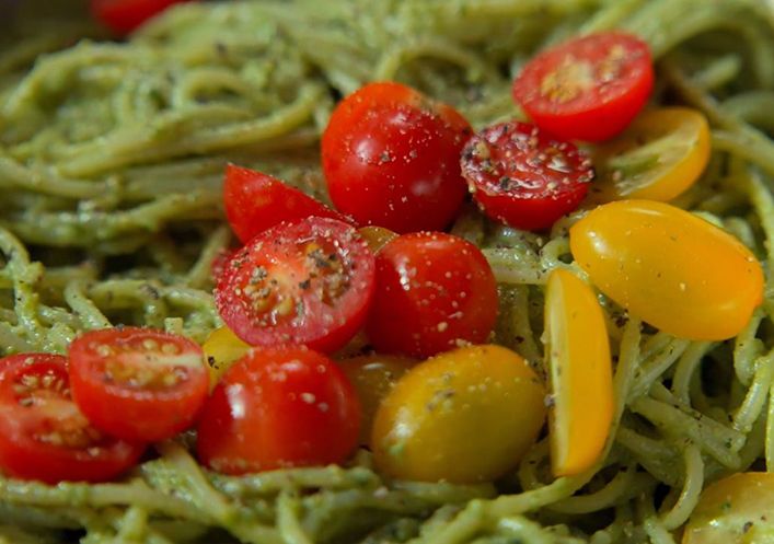 Spaghetti au pesto de pistaches grillées