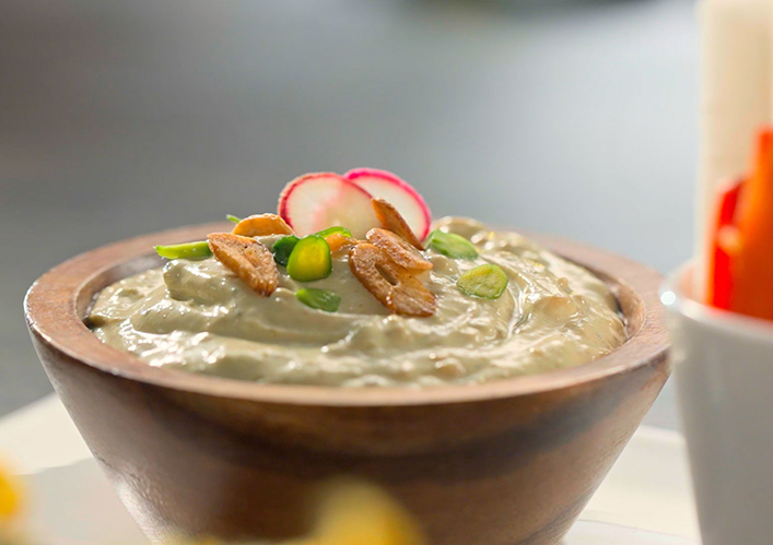 Sauce ail et pistache avec crudités