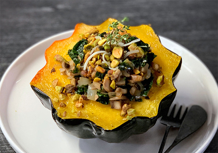 COURGE POIVRÉE, QUINOA ET PISTACHES