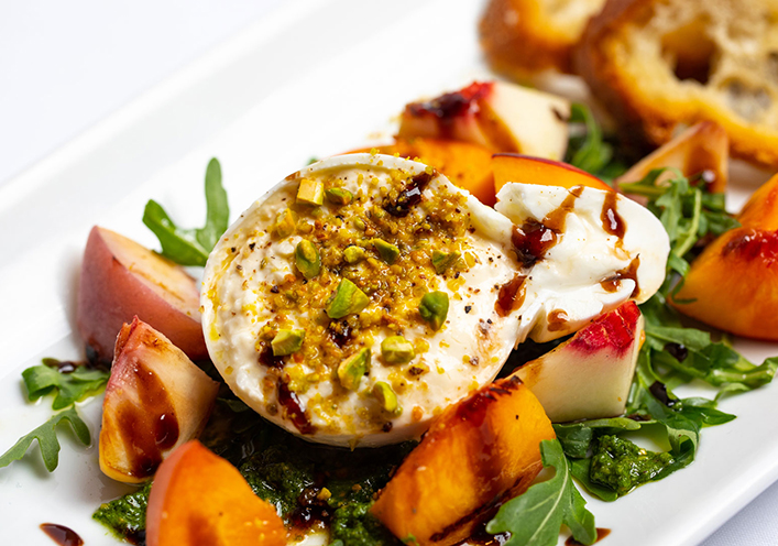 PÊCHE À LA PISTACHE ET À LA BURRATA