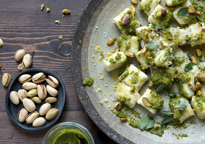 GNOCCHI MAISON À LA RICOTTA ET AU CITRON AVEC PESTO DE PISTACHES