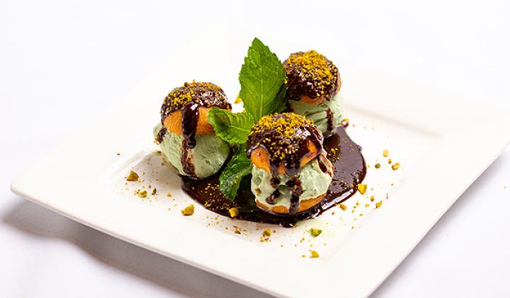 Profiterole de gelato à la pistache 
