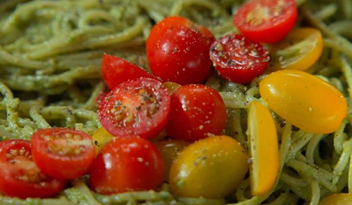 Spaghetti au pesto de pistaches grillées