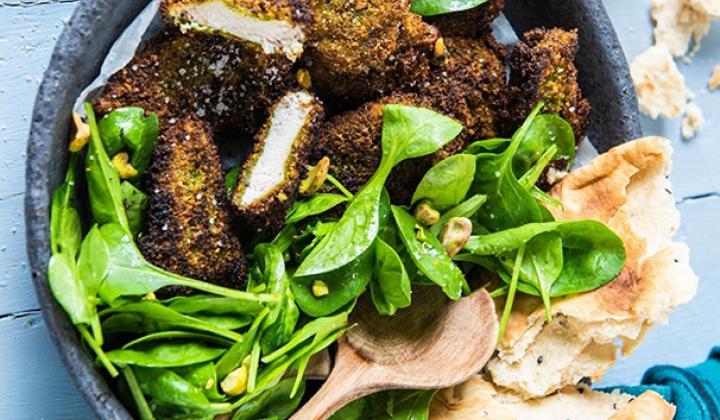 BLANC DE POULET AUX ÉPINARDS ET CROÛTE DE PISTACHES