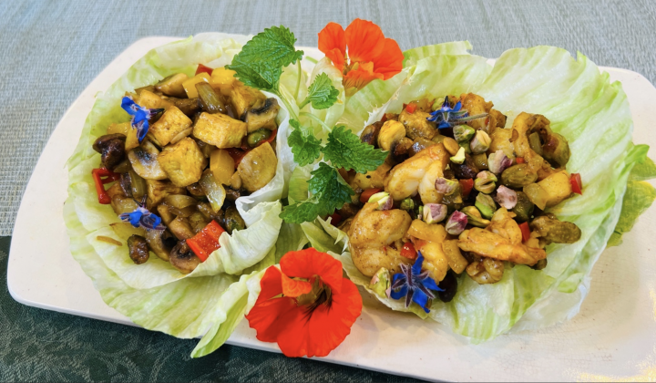 Crevettes au curry en wraps de laitue