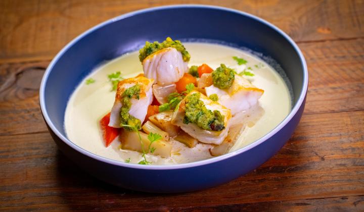 Flétan poché à la soupe de pistache