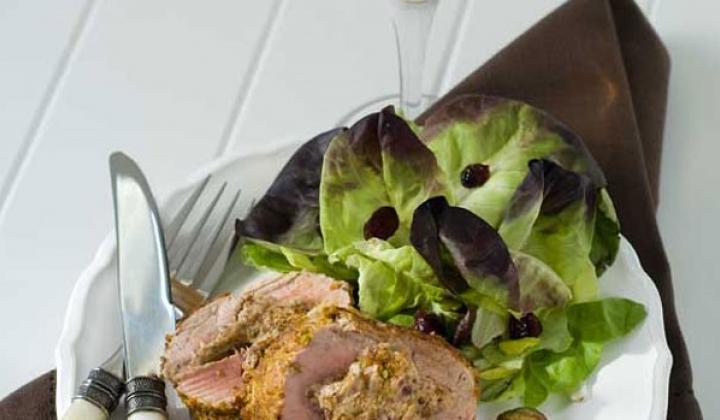 Filet de porc farci au fromage de chèvre, aux pistaches et aux canneberges 