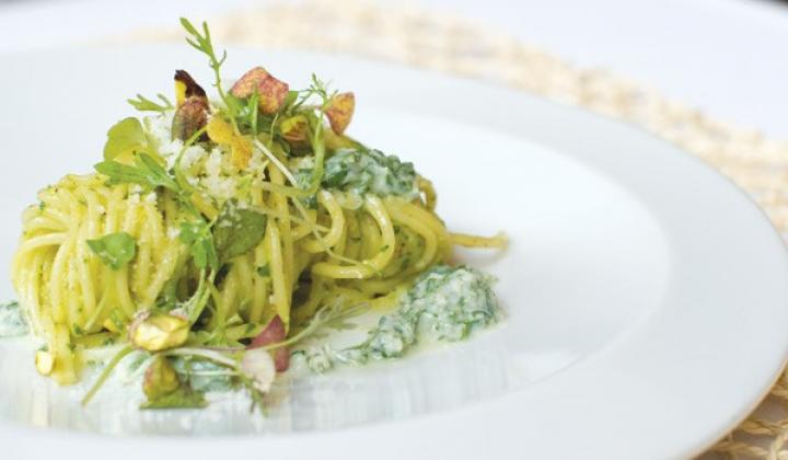 Spaghettis au pesto de pistache et à la ricotta à la menthe 
